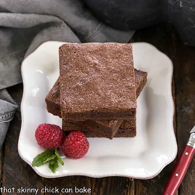 13 Best Brownie Pans for Every Type of Brownie - Something Swanky