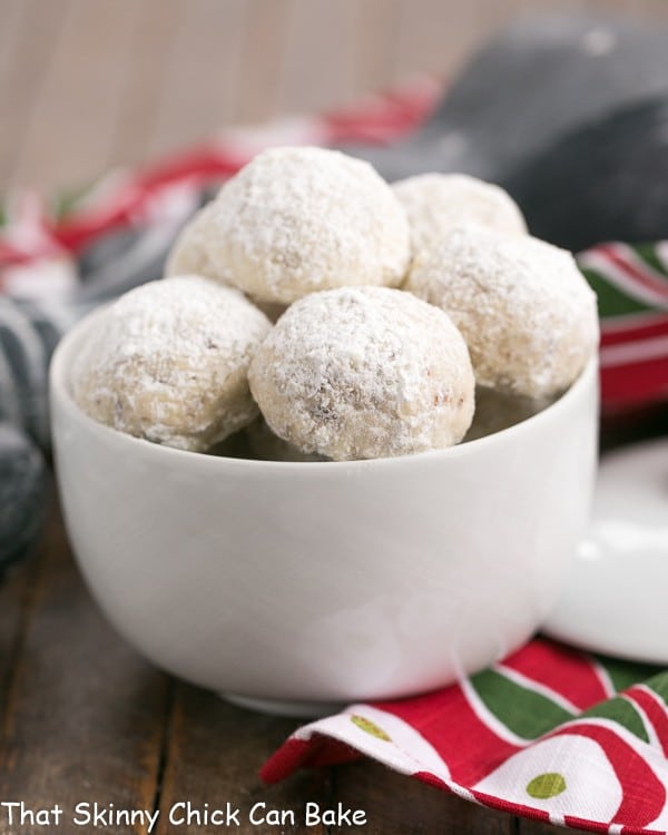 Pecan Snowballs in a bowl.