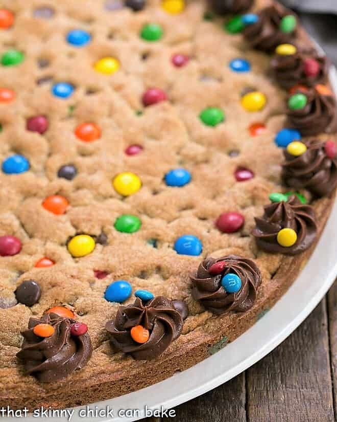 Close view of chocolate chip cookie cake.