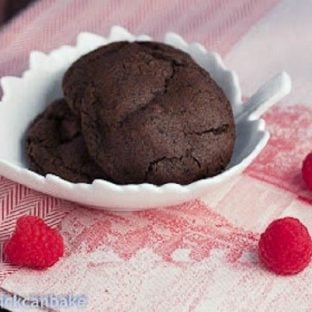 2 cookies and cream cookies in a leaf bowl