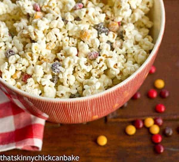 Holiday White Chocolate Popcorn | Perfect for gifting and/or snacking!