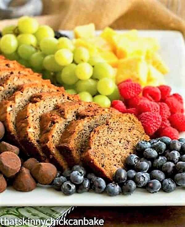 Tray of sliced Nutty Brown Butter Banana Bread with fruit.