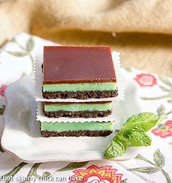 Grasshopper Cheesecake Bars - cookie crust, minty cheesecake filling topped with milk chocolate ganache Grasshopper Cheesecake Bars