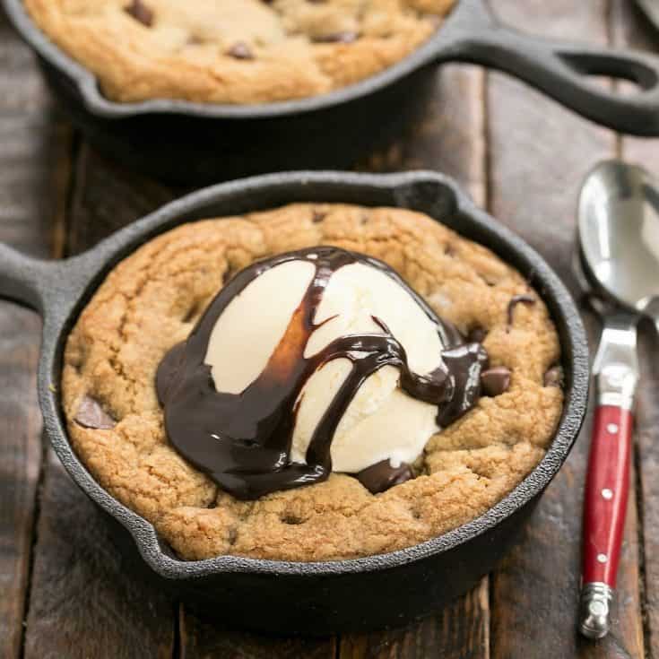 https://www.thatskinnychickcanbake.com/wp-content/uploads/2014/06/Pizookies-7-Copy-735x735.jpg