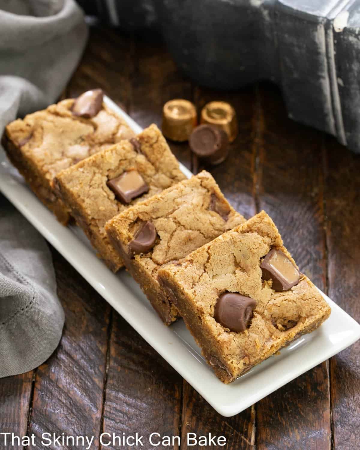 4 biscoff rolo bars on a white ceramic tray