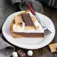 S'mores Pie - the quintessential summer picnic dessert