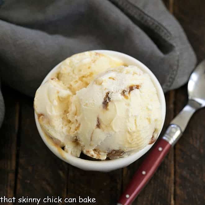 https://www.thatskinnychickcanbake.com/wp-content/uploads/2014/08/Vanilla-Caramel-Swirl-Ice-Cream-3-2.jpg