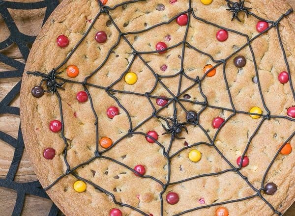 spiderweb cookie cake that
