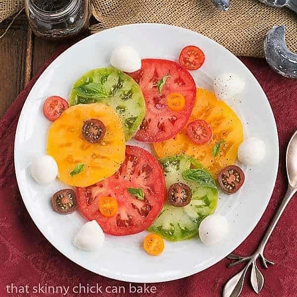 Salade de Tomates et Fromage on a white ceramic plate