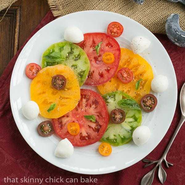 Salade de Tomates et Fromage | a simple French salad of juicy ripe tomatoes, fresh mozzarella and basil