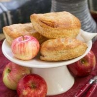 Chaussons aux Pommes - Easy delicious apple turnovers!