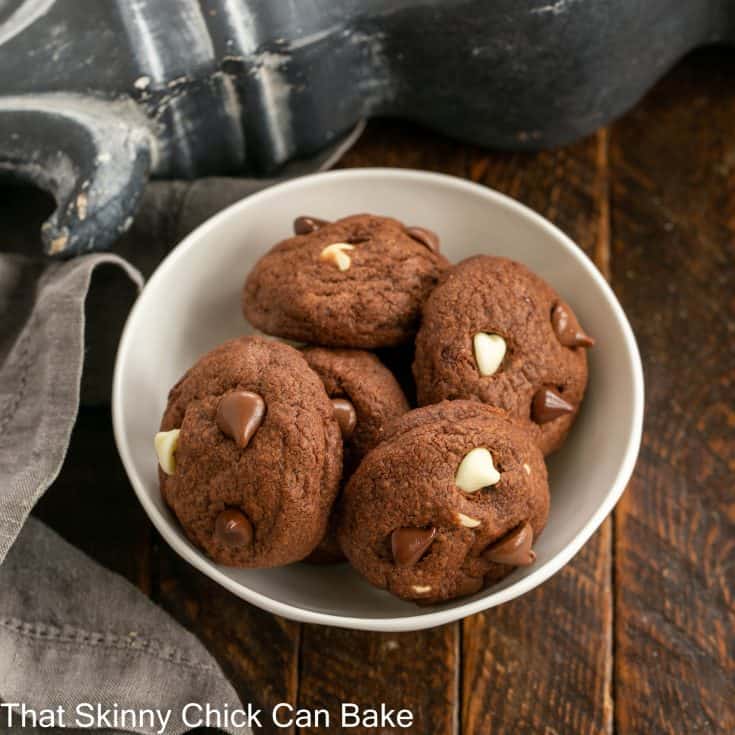 White bowl filled with chocolate cookies