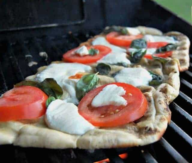grilled margarita pizza on a grill