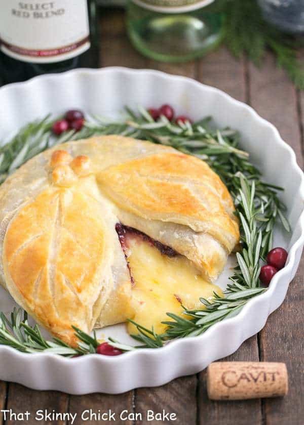 Cranberry Brie en Croute | An irresistible, seasonal Brie topped with cranberry sauce, a touch of rosemary and wrapped in puff pastry!