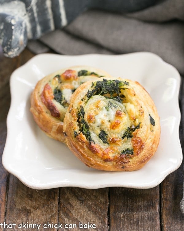 Spinach Feta Pinwheels | The marvelous flavors of Greek spanakopita without all the work!