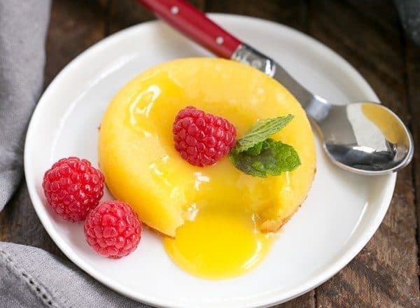 White Chocolate Molten Lava Cakes | Dreamy individual white chocolate cakes with molten centers!