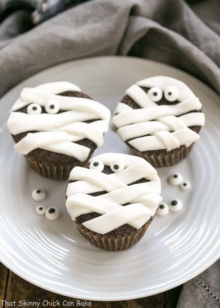 Chocolate Mummy Cupcakes