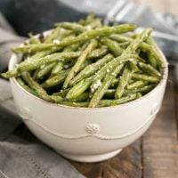 Garlic Parmesan Roasted Green Beans | An easy recipe to bring the best flavors out of fresh green beans