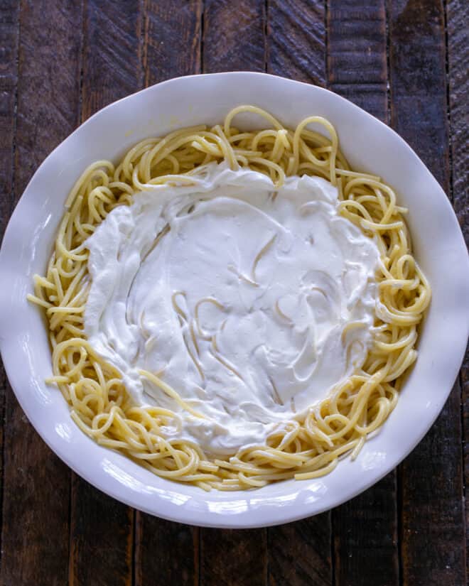 Spaghetti crust topped with sour cream.