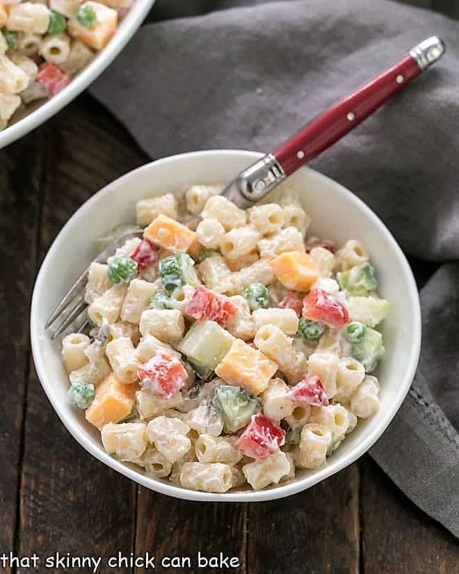 https://www.thatskinnychickcanbake.com/wp-content/uploads/2020/06/Easy-Pasta-Salad-with-Creamy-Yogurt-Dressing-9.jpg