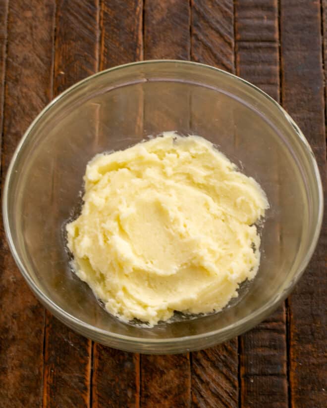 Mix butter, cream cheese and sugar in a bowl.